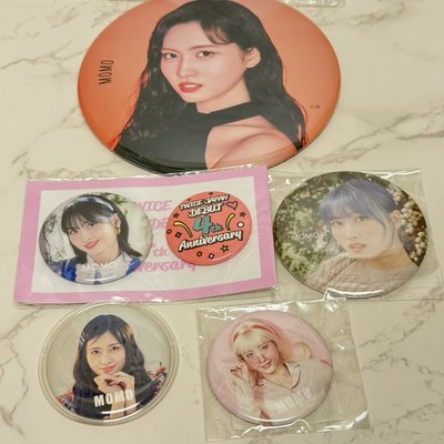 momo 徽章