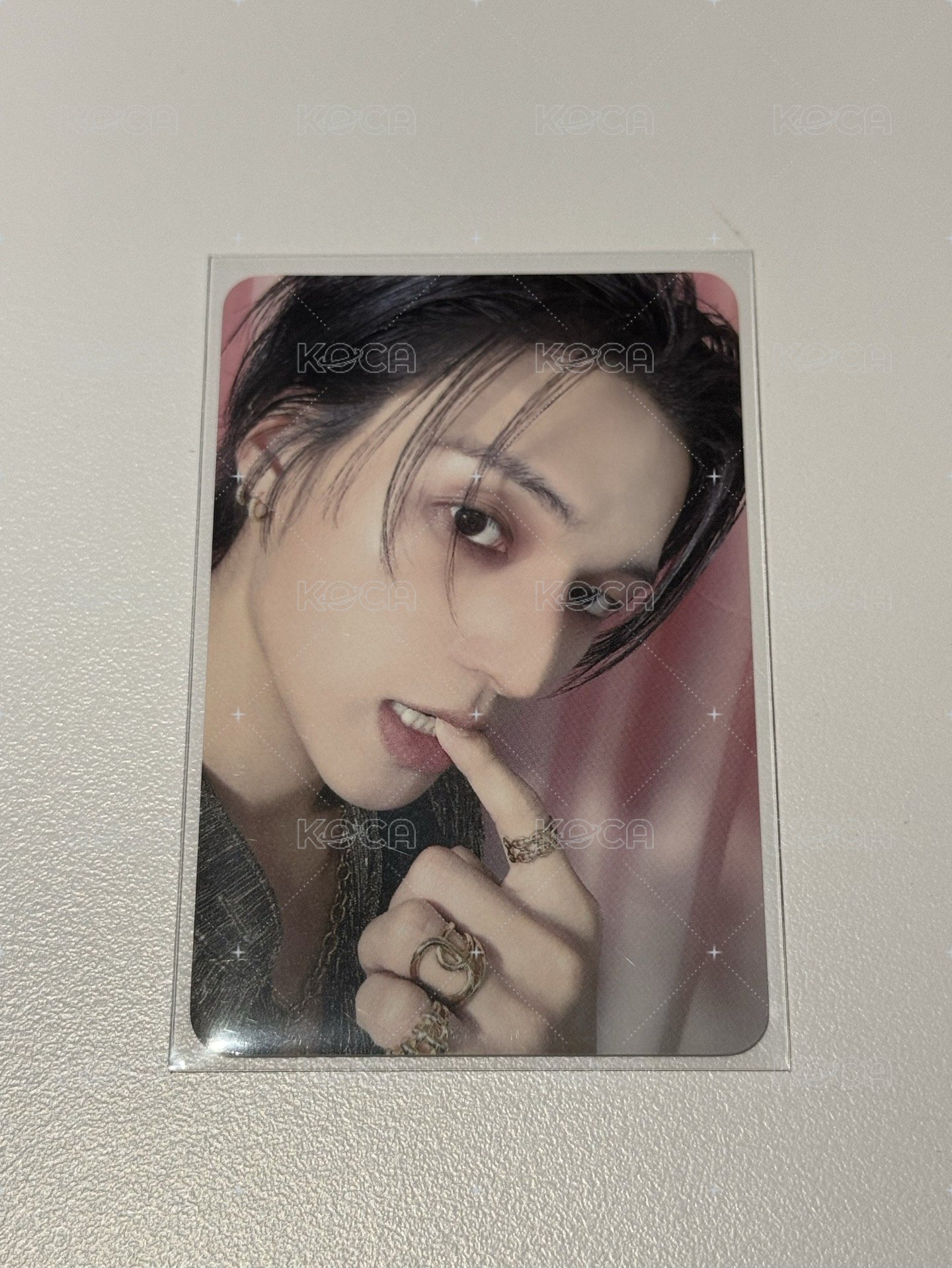友榮咬手指