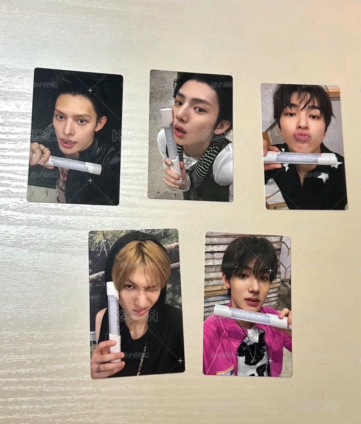 cortis手燈卡