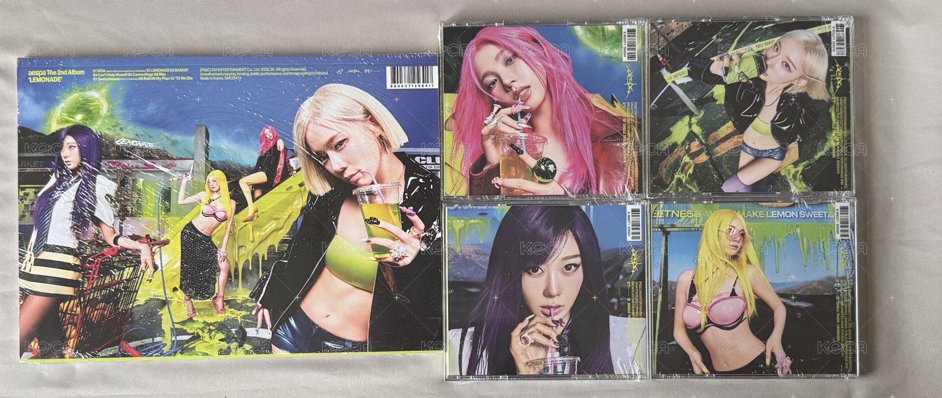 一本 LEMONADE Ver.  美版親簽 +  一套四本單封CD 