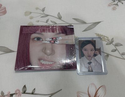 全新 彩瑛 this is for個人專輯（未拆封）+正規四 yzy 幸運卡 娜璉