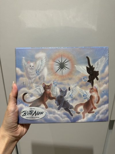 MEOVV bite now 未拆美版親簽專（內附一張美版限定團卡）