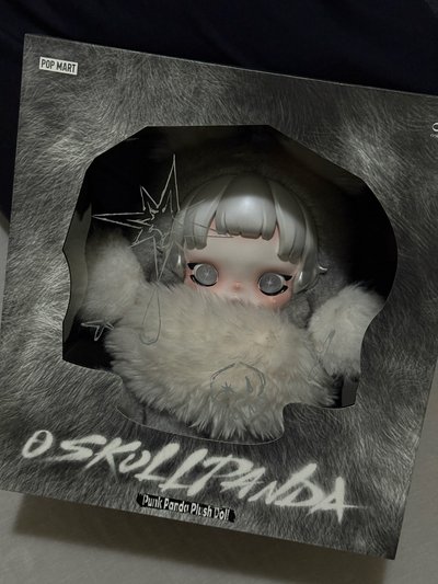 θ SKULLPANDA熊叛叛毛絨公仔