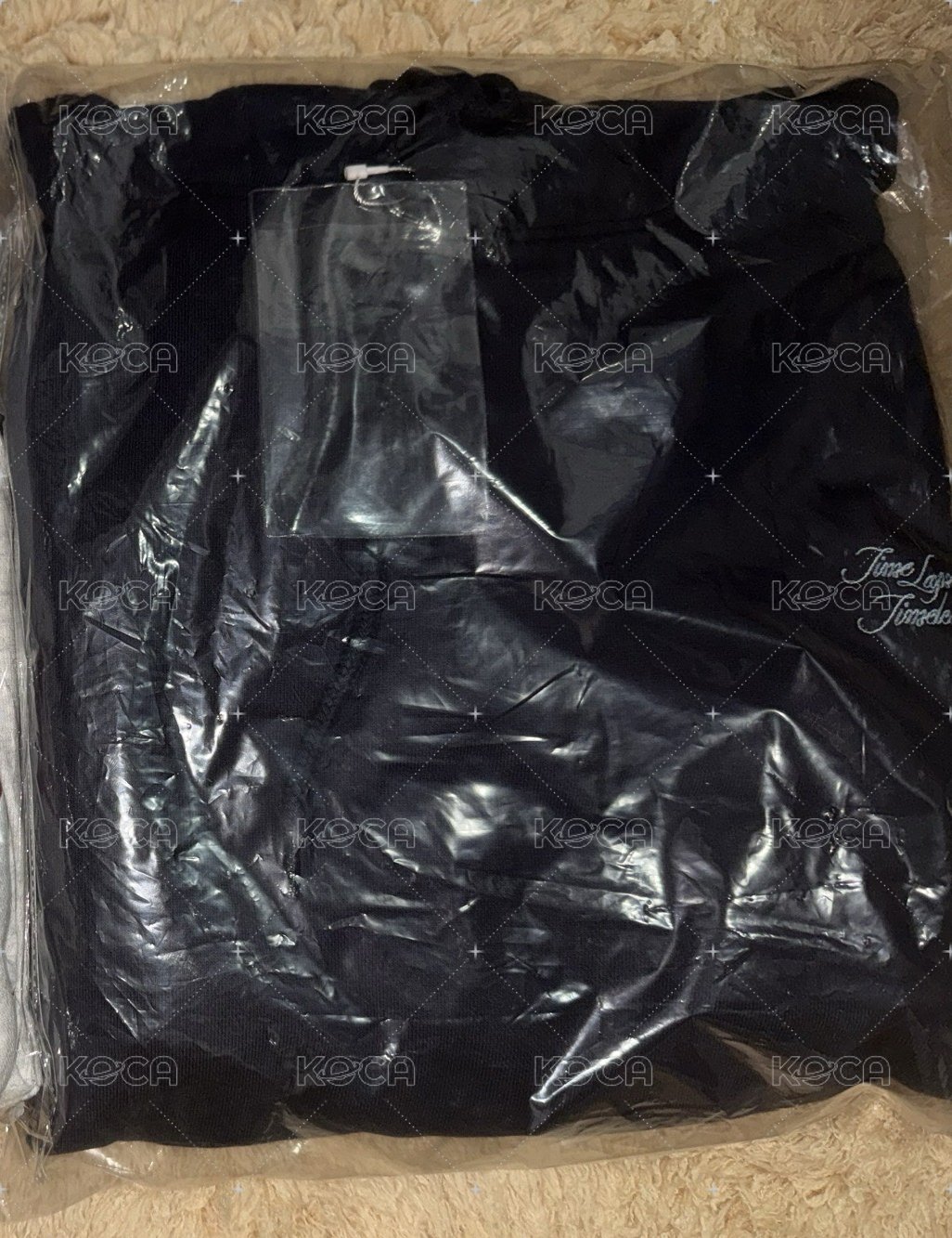 右邊深色10週年展覽帽T