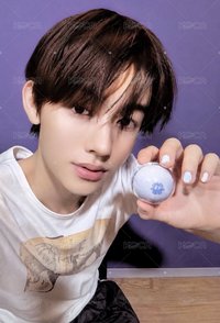 玹唇膏專卡+玹閃卡+CD+‘’隨機‘’唇膏專貼紙一張（無盒）