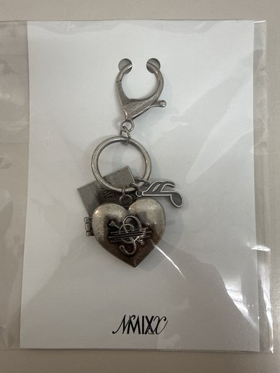 lily吊飾