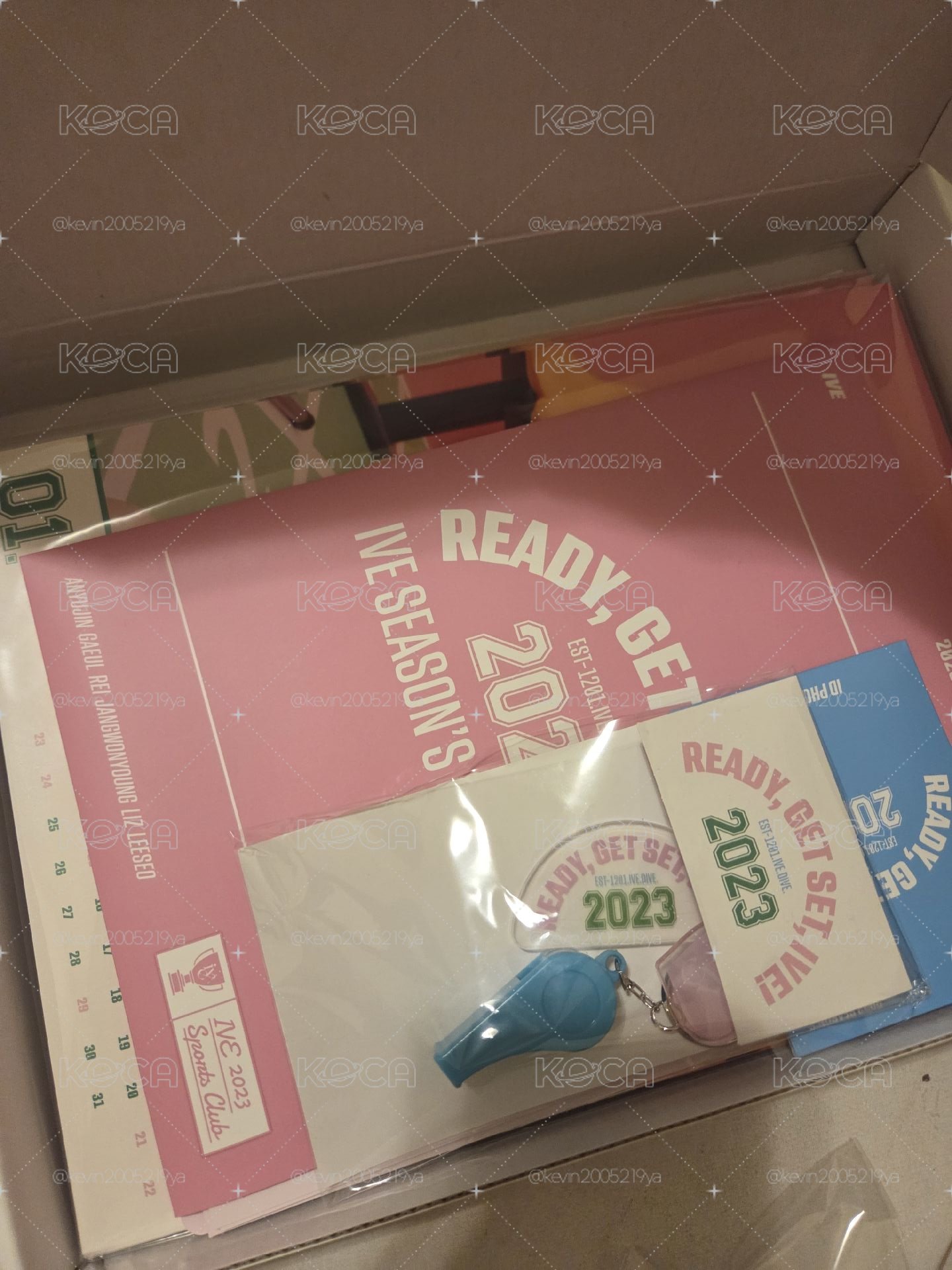 ive 2023年曆一組