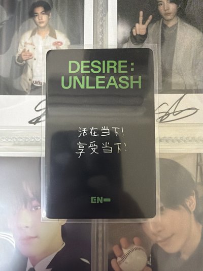 倫對鏡中背