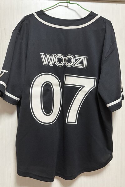 WOOZI 球衣+HOME衣架+十週年小手燈