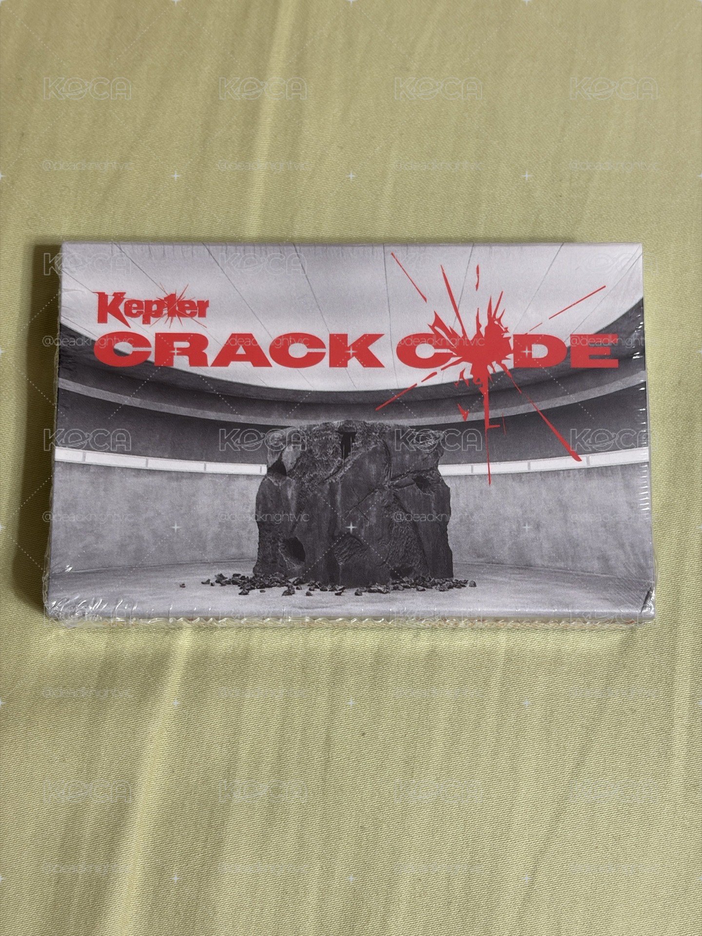 現貨 便宜出售Kep1er  迷你八輯 "CRACK CODE"全新 專輯 未拆專 電子專