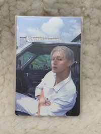 藍天白雲金髮帥哥