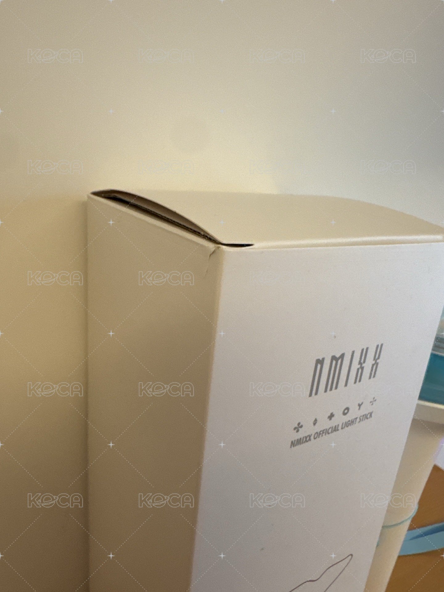 NMIXX手燈（盒子小損+表面有痕跡） 