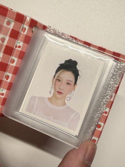 少女時代2024台曆後續證件照（太妍）