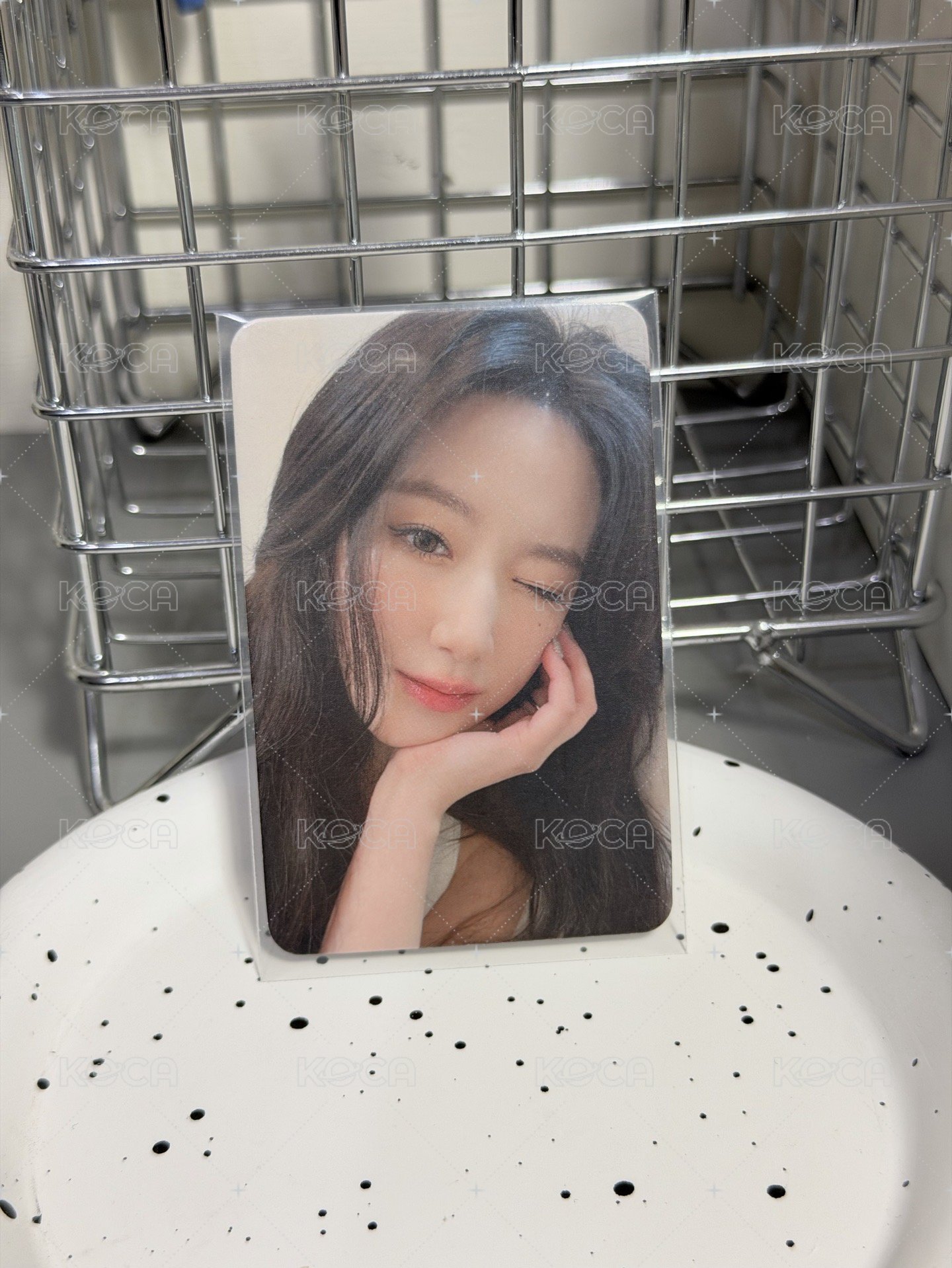 托臉眨眼