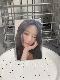托臉眨眼