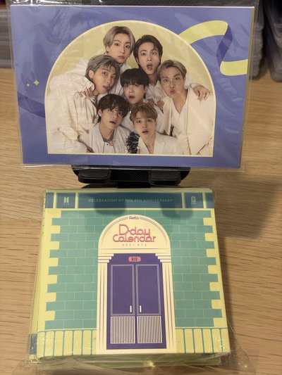 BTS 8週年禮盒組（四格卡、紙房子、摺頁、明信片）