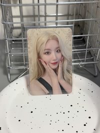 摸臉