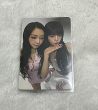 兩個不看鏡頭的