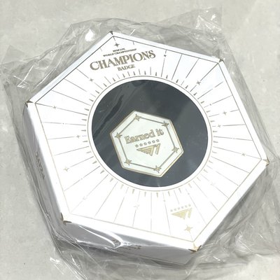 T1 六冠外套 M 號 Faker背標，贈奪冠報紙+六星徽章+Faker紅底白字蝴蝶結