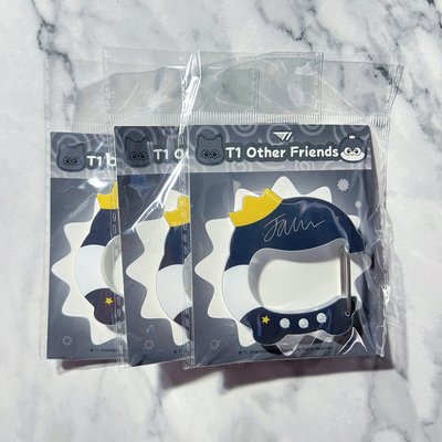 現貨 T1 愚人節限定 娃娃 登山扣 徽章
