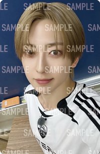 MOM 日咖 SHOWCASE 特典卡 A ver.