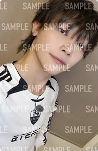MOM 日咖 SHOWCASE 特典卡 A ver.