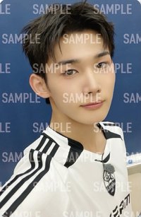 MOM 日咖 SHOWCASE 特典卡 A ver.