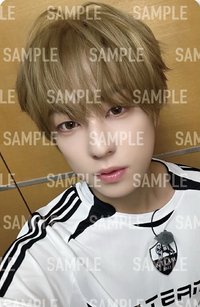 MOM 日咖 SHOWCASE 特典卡 A ver.