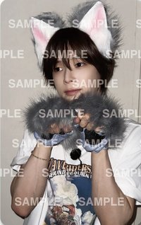 MOM 日咖 SHOWCASE 特典卡 B ver.