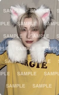 MOM 日咖 SHOWCASE 特典卡 B ver.