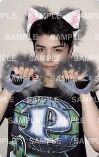 MOM 日咖 SHOWCASE 特典卡 B ver.