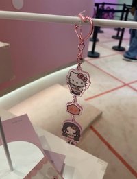 Jisoo x kitty聯名壓克力吊飾