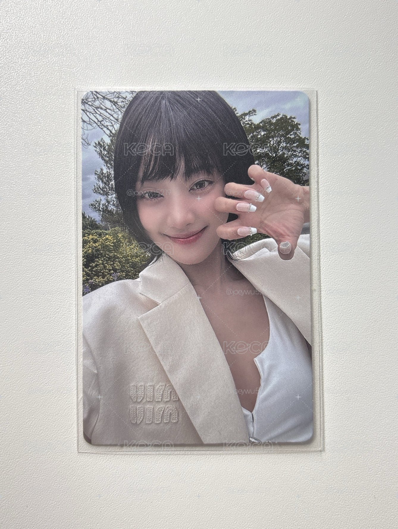 白衣妮 HER黑膠卡💚