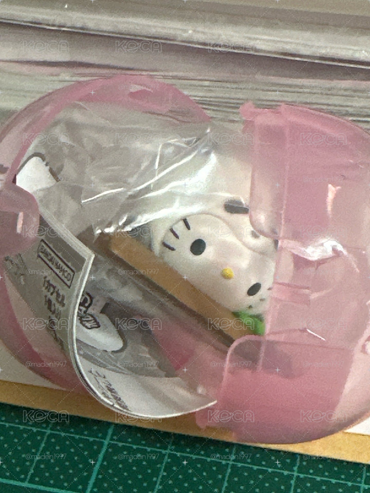 凱蒂貓 熊貓植絨扭蛋