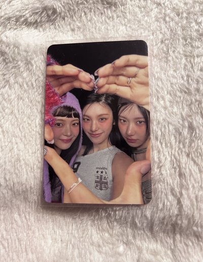 ITZY 三人比心 專卡