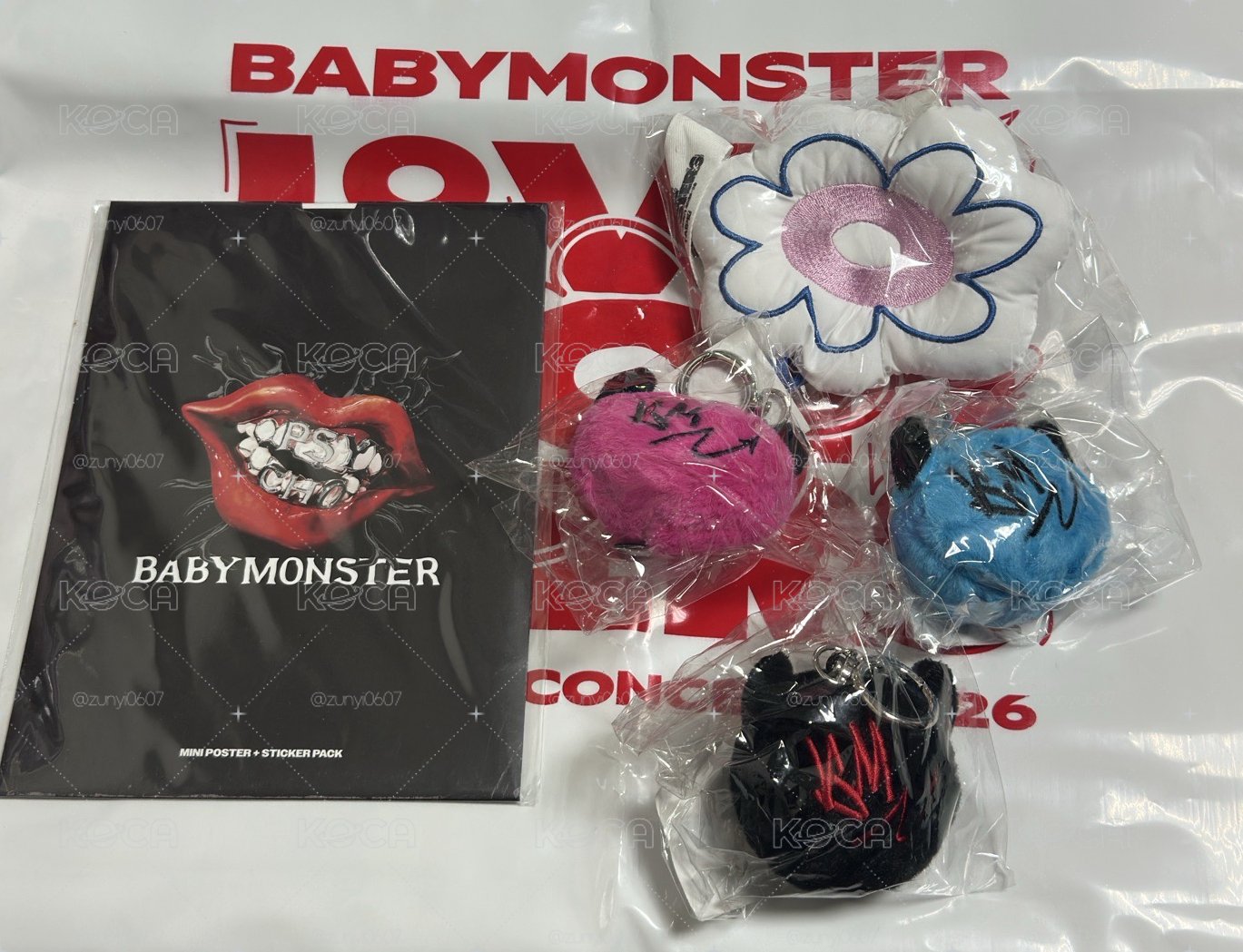 BM  球球吊飾（粉.藍.黑）+台北小花吊飾+PSYCHO迷你海報組