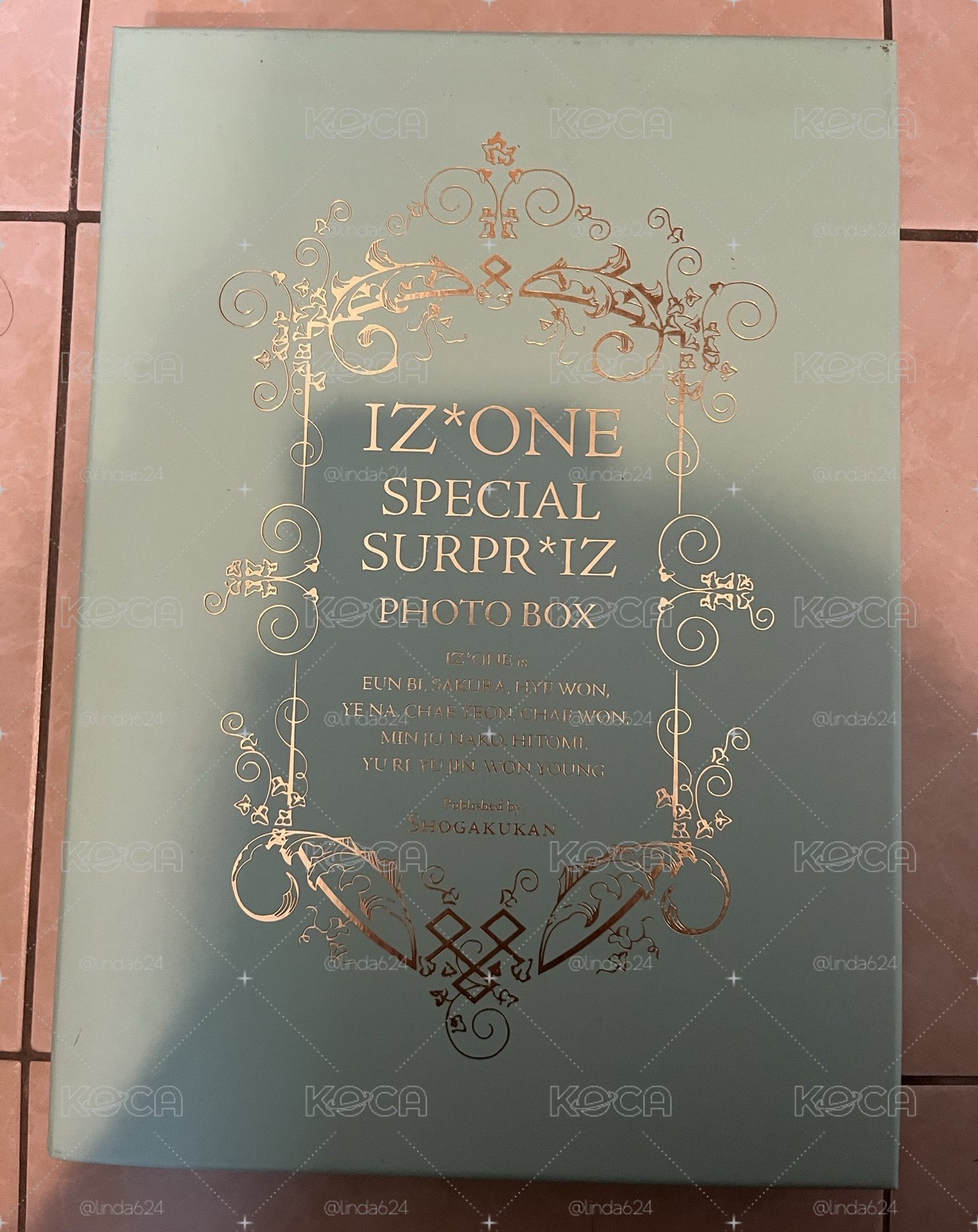 Izone supr*iz photo box