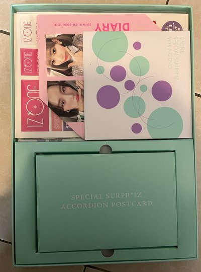 Izone supr*iz photo box