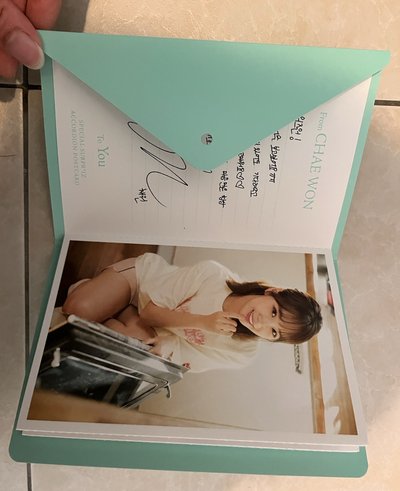 Izone supr*iz photo box