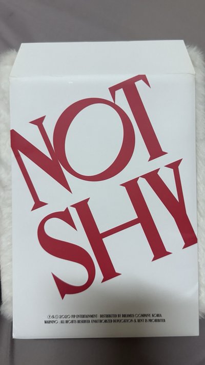 Not shy預售禮