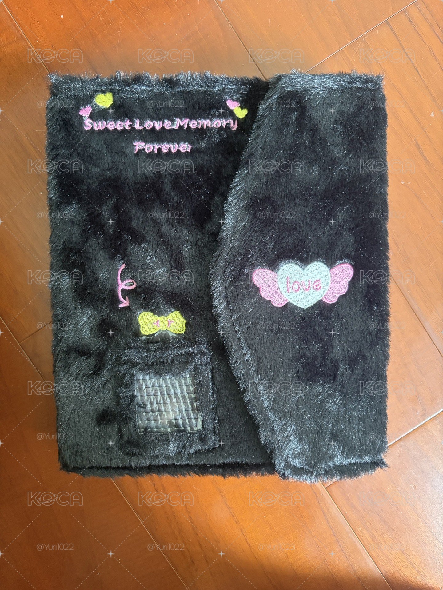 黑色毛絨卡冊 四宮格