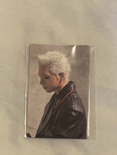 Taeyang Quintessence 台北快閃店絲巾小卡