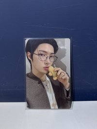 吃餅乾🍪😗