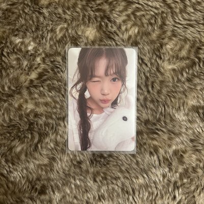 Yeon 年曆隨機卡