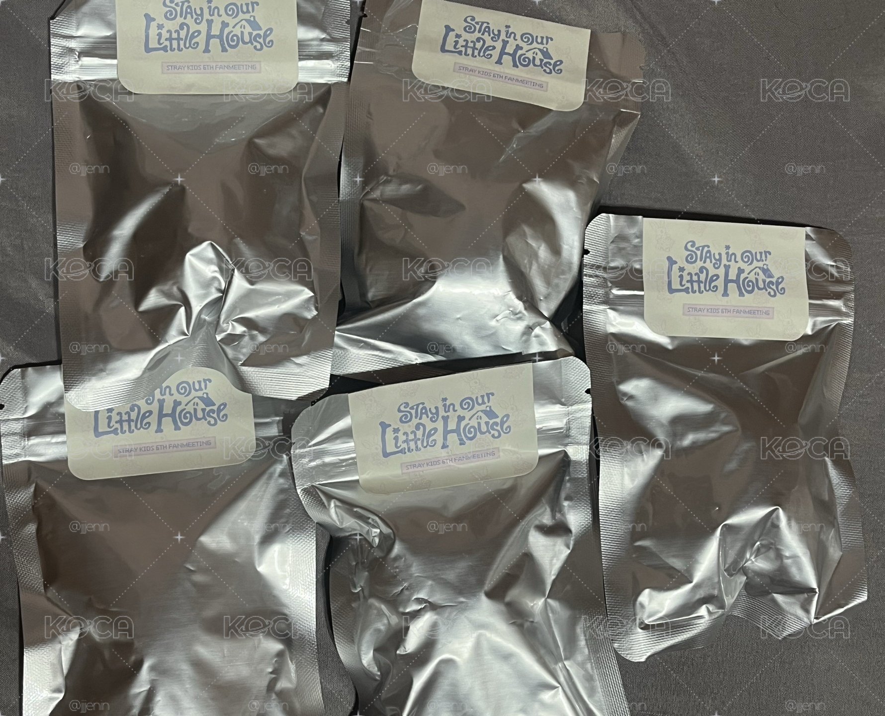 「全新未拆」潦草娃 粉紅圍巾/ 草莓款