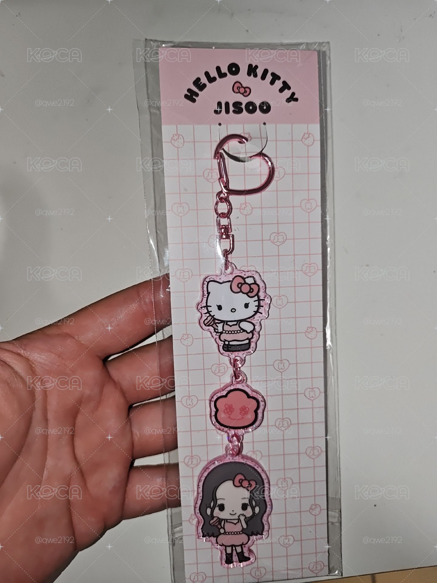 jisoo kitty聯名壓克力吊飾