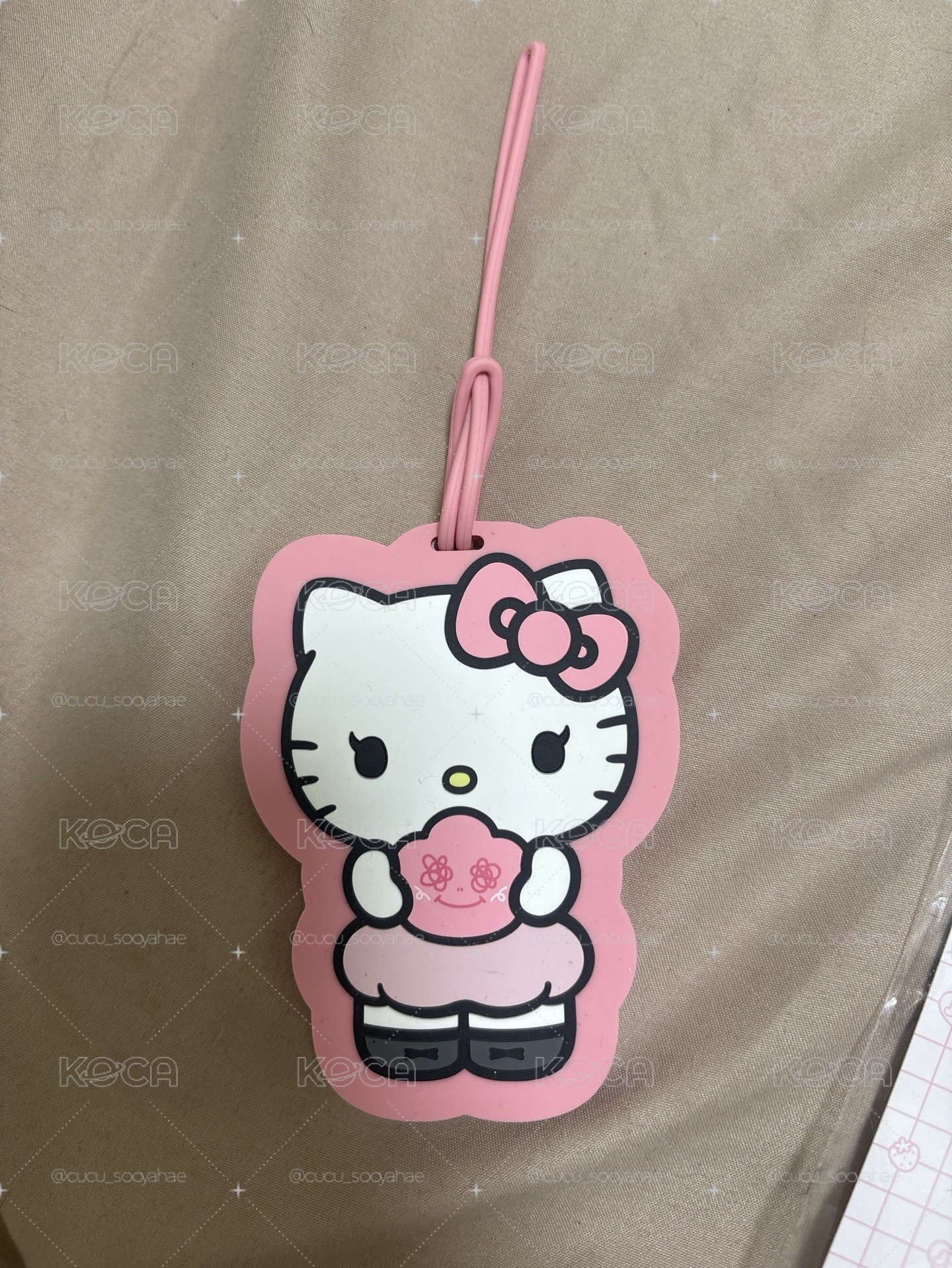 JISOO KT 聯名吊牌（有瑕）