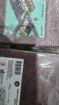 被集運拿膠水黏在一起拆下來後包裝爛掉的專輯