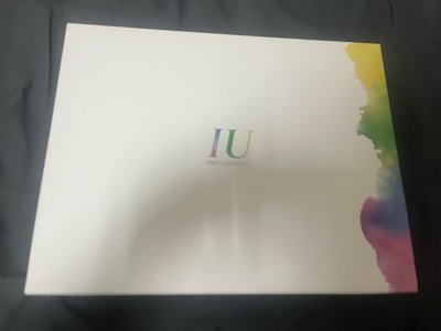IU 李知恩 2018年曆 整組