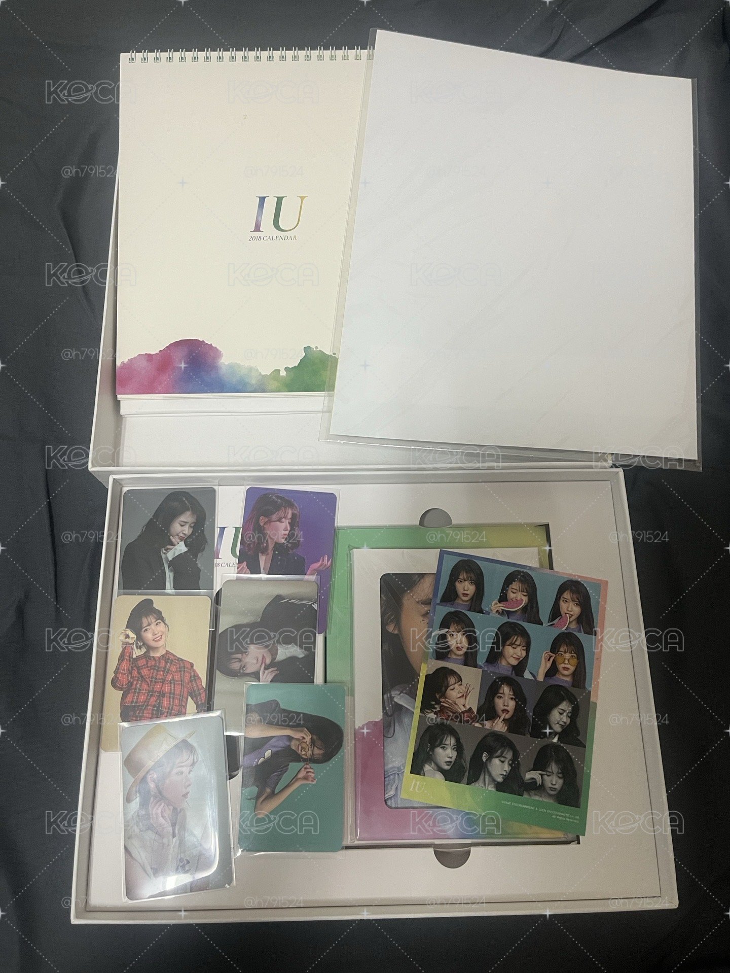 IU 李知恩 2018年曆 整組